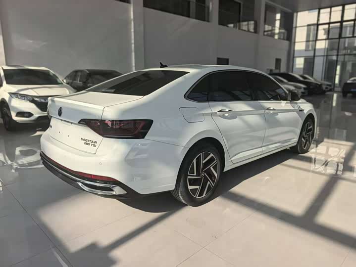 Фото 4 - Volkswagen Sagitar L