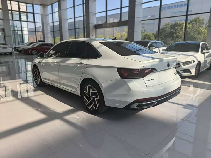 Фото 6 - Volkswagen Sagitar L