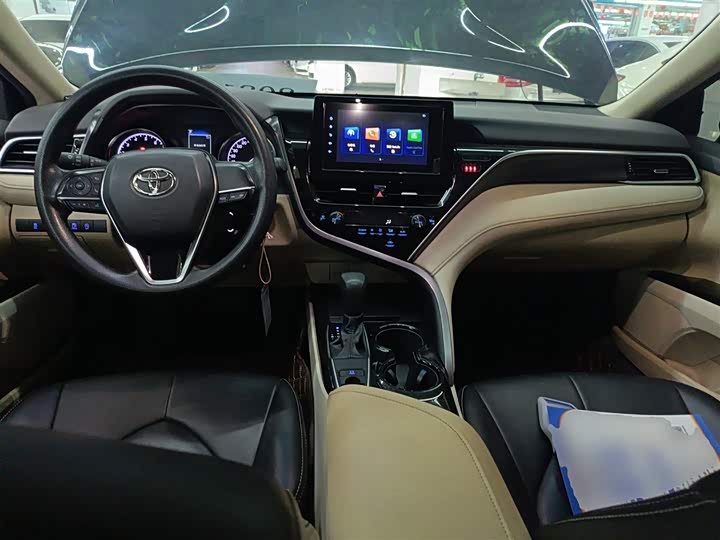 Фото 10 - Toyota Camry