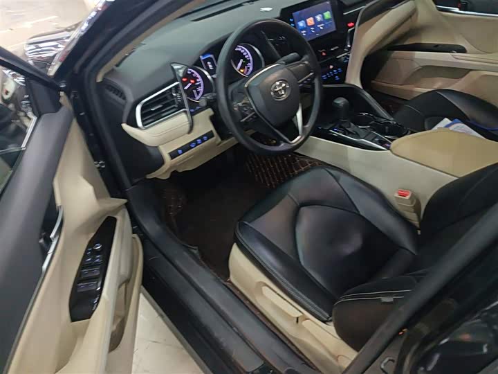 Фото 15 - Toyota Camry