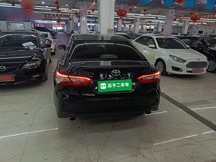 Фото 6 - Toyota Camry