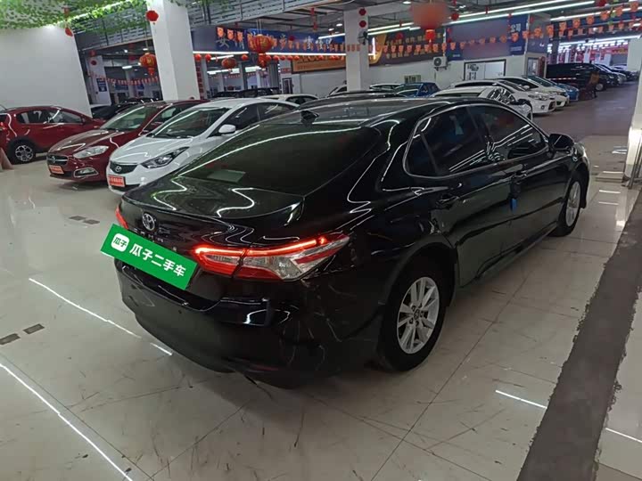 Фото 7 - Toyota Camry