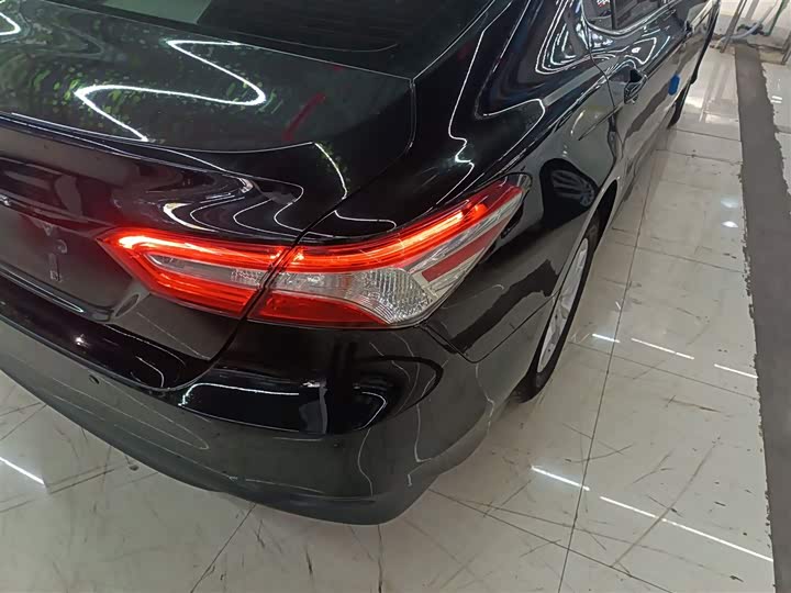 Фото 8 - Toyota Camry