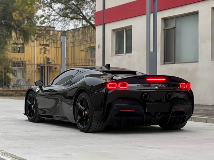 Фото 4 - Ferrari SF90