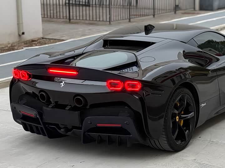 Фото 9 - Ferrari SF90