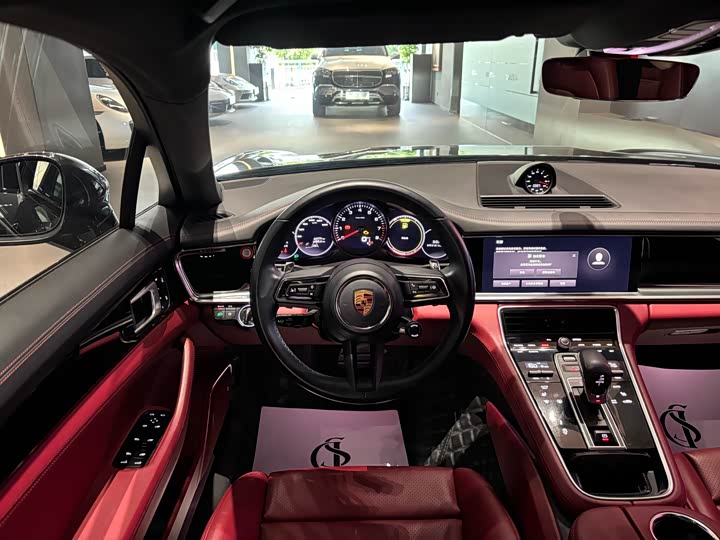 Фото 17 - Porsche Panamera