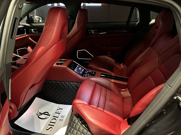 Фото 18 - Porsche Panamera