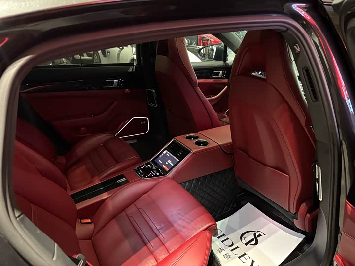 Фото 19 - Porsche Panamera