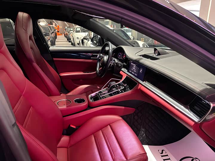 Фото 21 - Porsche Panamera