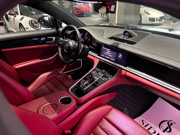 Фото 22 - Porsche Panamera