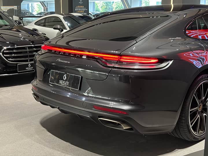 Фото 25 - Porsche Panamera