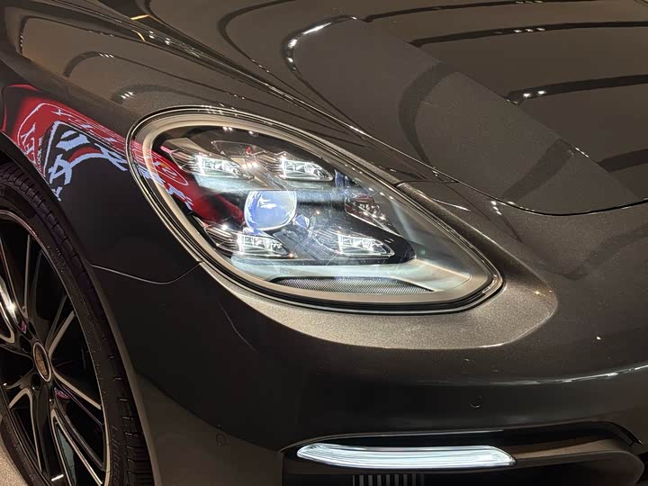 Фото 27 - Porsche Panamera