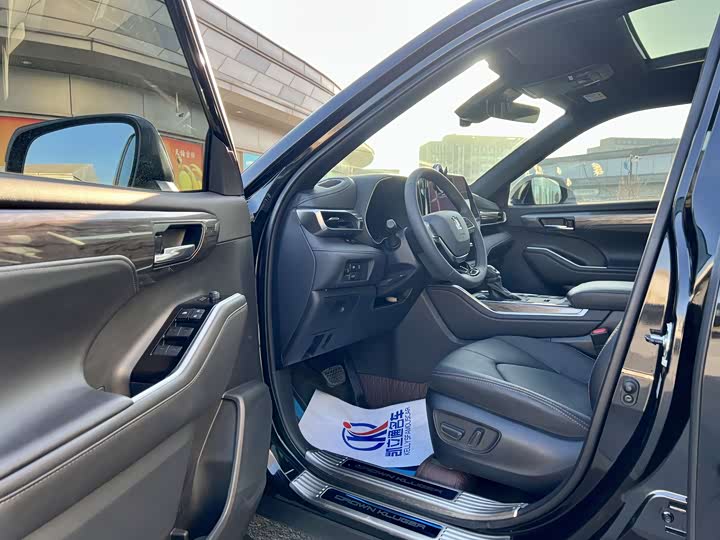 Фото 6 - Toyota Crown Kluger