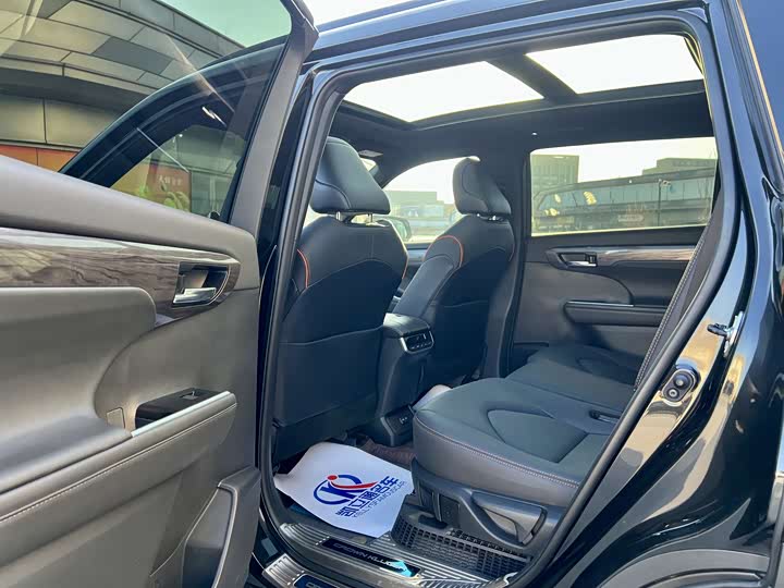 Фото 7 - Toyota Crown Kluger