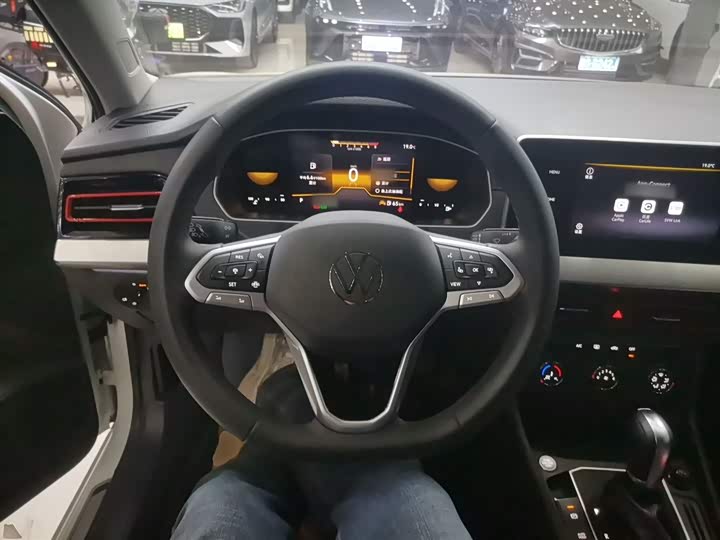 Фото 11 - Volkswagen Lavida