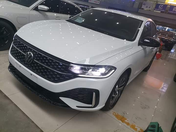 Фото 2 - Volkswagen Lavida