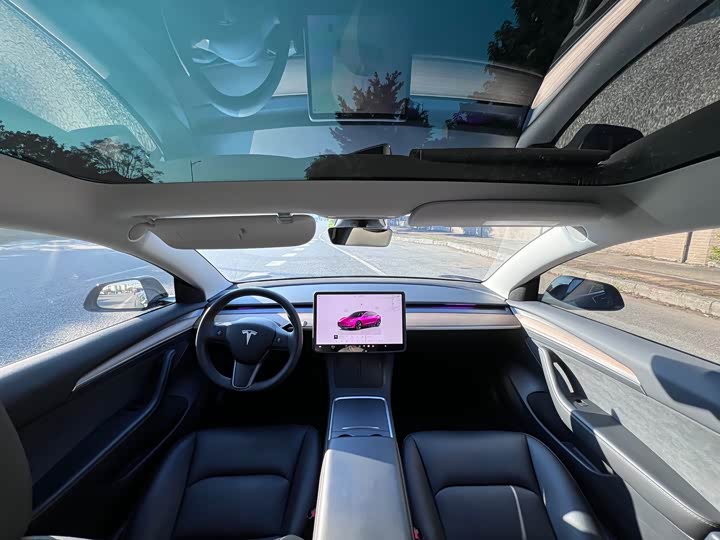 Фото 11 - Tesla Model 3