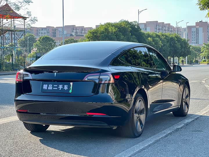 Фото 4 - Tesla Model 3