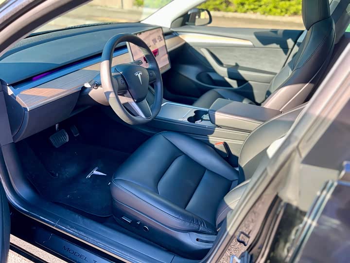 Фото 7 - Tesla Model 3