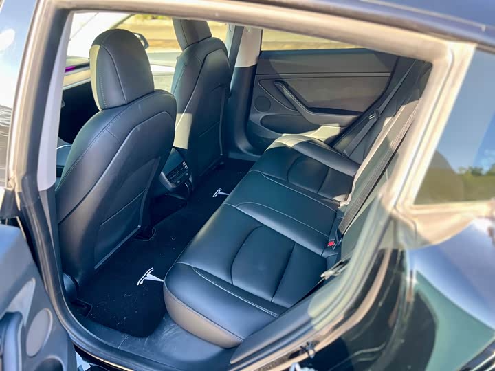 Фото 8 - Tesla Model 3