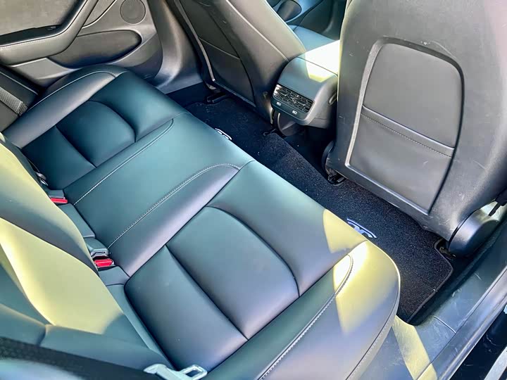 Фото 9 - Tesla Model 3