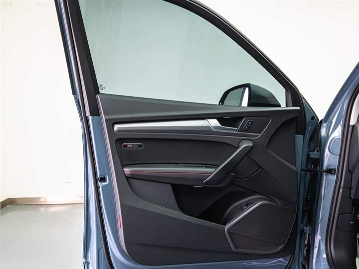 Фото 10 - Audi Q5L