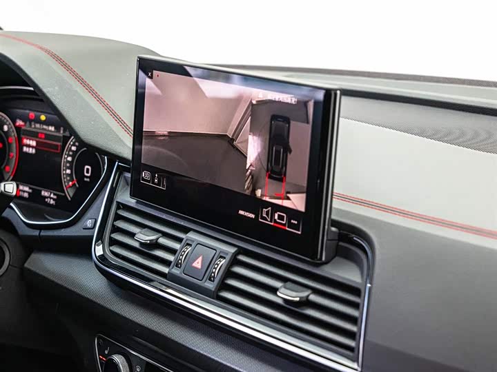 Фото 16 - Audi Q5L