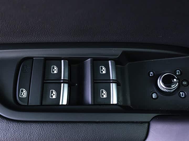 Фото 17 - Audi Q5L