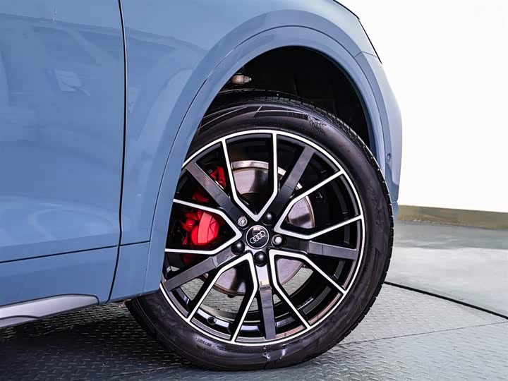 Фото 20 - Audi Q5L