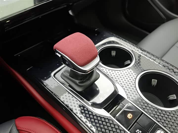 Фото 13 - Hongqi HS3