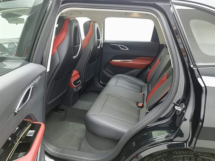 Фото 15 - Hongqi HS3