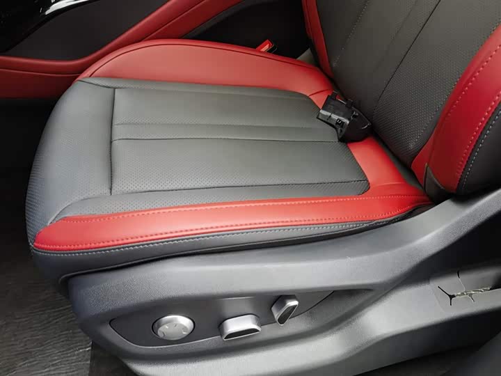 Фото 20 - Hongqi HS3