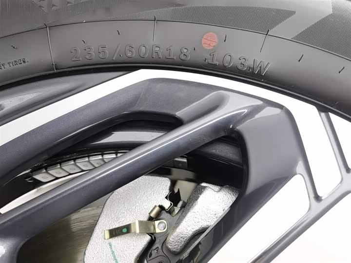 Фото 24 - Hongqi HS3