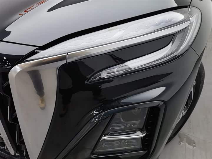 Фото 7 - Hongqi HS3