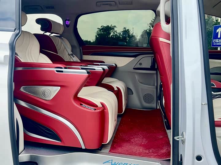 Фото 10 - Buick GL8 ES