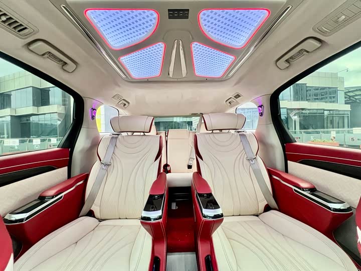 Фото 8 - Buick GL8 ES