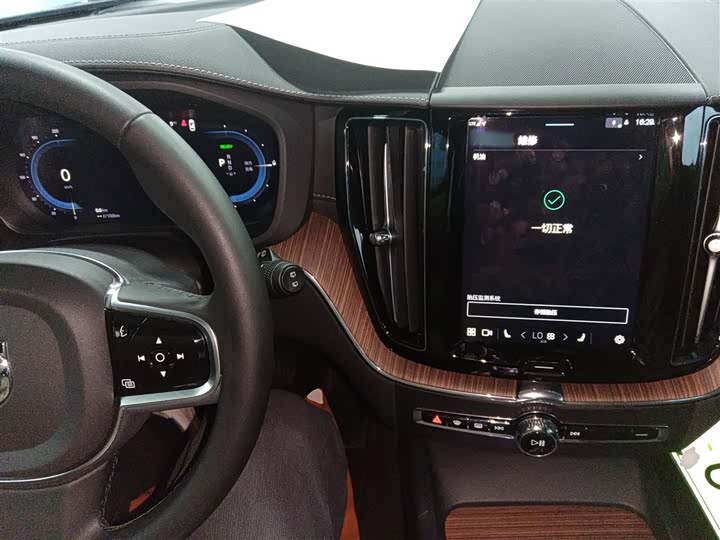 Фото 10 - Volvo XC60 Hybrid