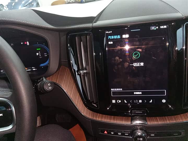 Фото 13 - Volvo XC60 Hybrid