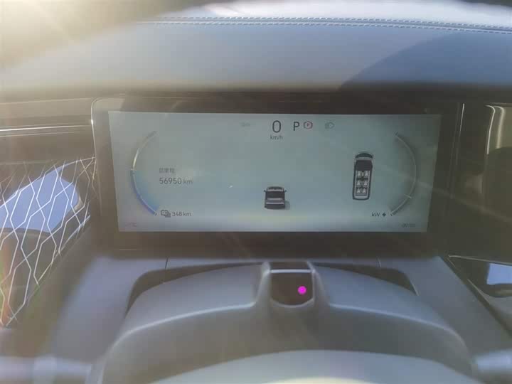 Фото 12 - Zeekr 009