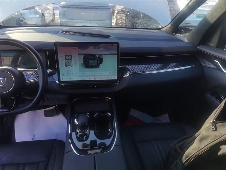 Фото 13 - Zeekr 009