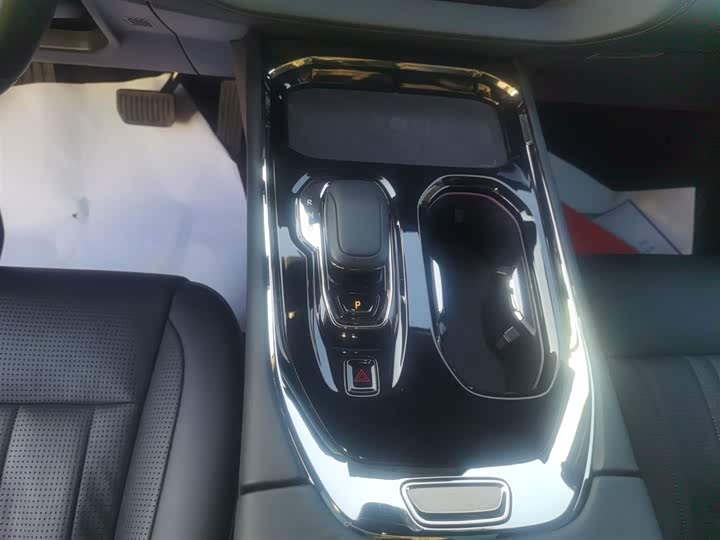 Фото 14 - Zeekr 009