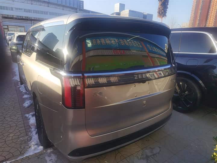 Фото 6 - Zeekr 009