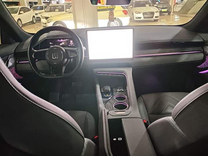 Фото 10 - Zeekr 001