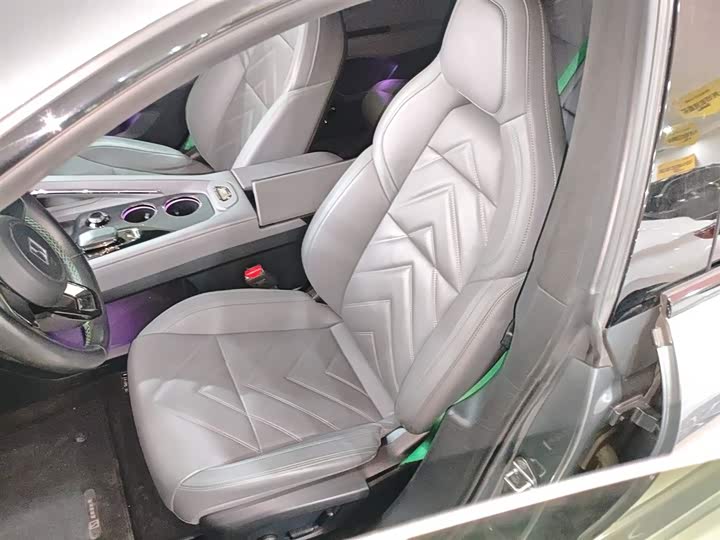 Фото 15 - Zeekr 001