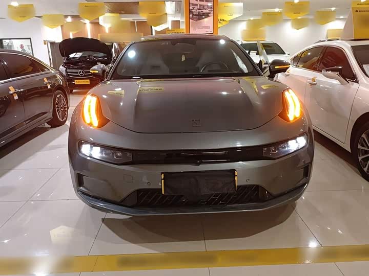 Фото 3 - Zeekr 001