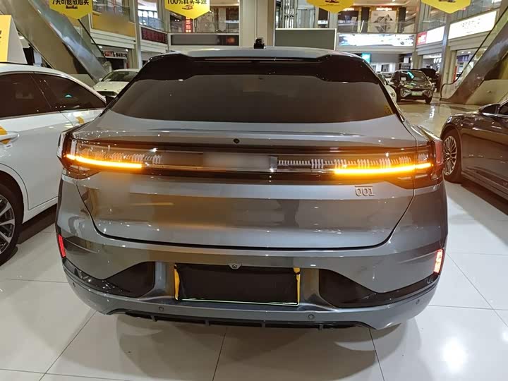 Фото 6 - Zeekr 001