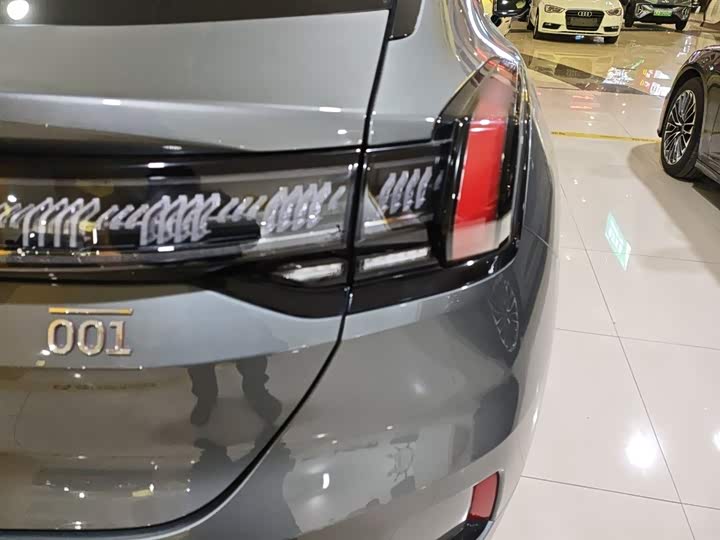 Фото 8 - Zeekr 001