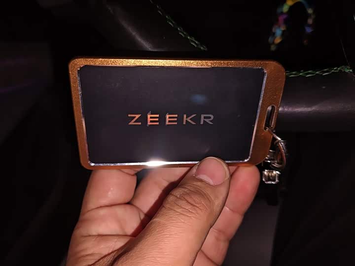 Фото 9 - Zeekr 001