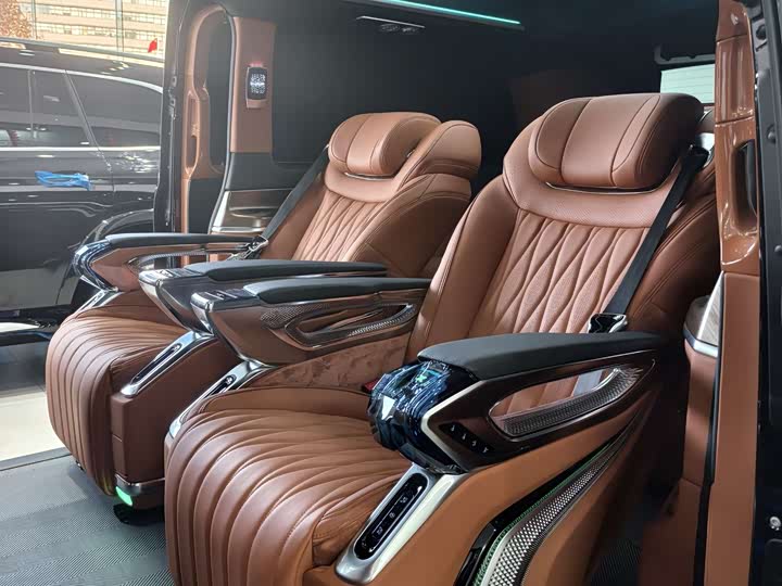 Фото 11 - Mercedes-Benz V-Class