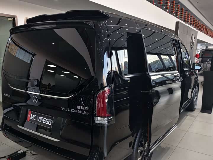 Фото 7 - Mercedes-Benz V-Class